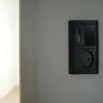 Hvor meget koster det at få skiftet stikkontakter, hvis jeg vil have indbyggede trådløse opladere?